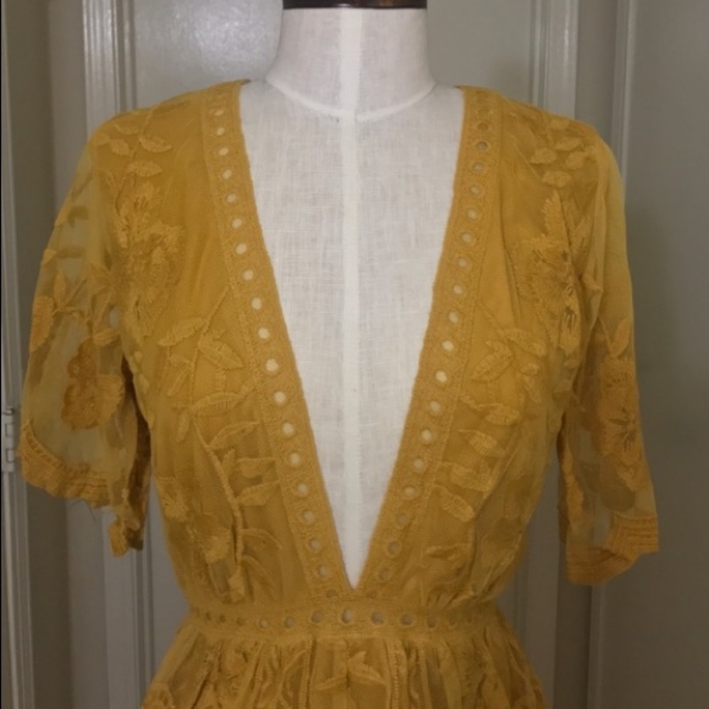 Cute mustard Lace outfit